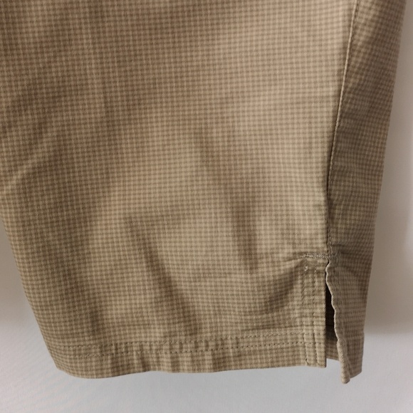 Women's Mountain Hardwear Golf/Biz Casual Walking Shorts Size 10 Khaki Gingham - Picture 4 of 8